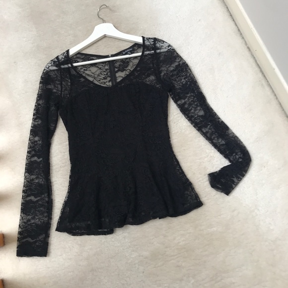 Le Chateau Black Lace Long Sleeve V neck Top - Picture 3 of 6